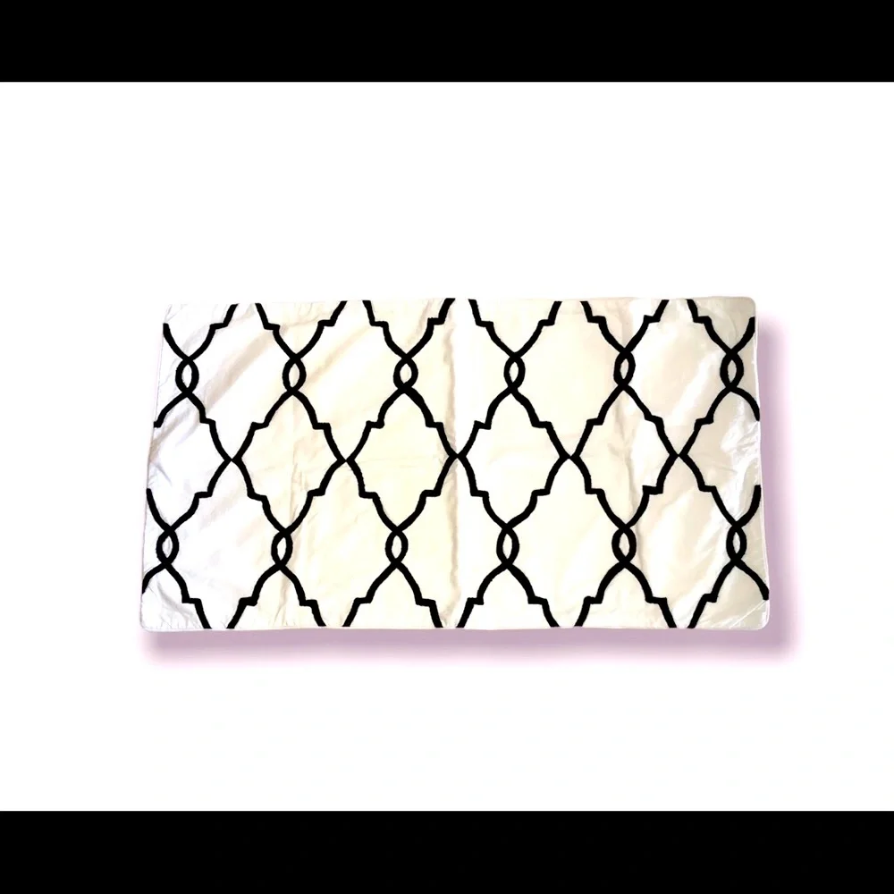 Williams Sonoma Home crewel Embroidered Quatrefoil sham King
